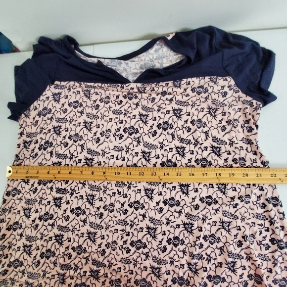 Lane Bryant Floral Swing Tee Size 10/12 Short Sleeve Hi-Low Hem Soft Stretch Top - Picture 6 of 10